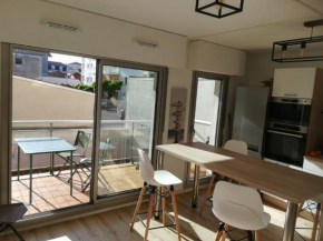 T2 44m2 hyper centre, vélos, parking et grand balcon English spoken